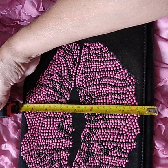 Black clutch with sequined lips👄NWOT - Picture 7 of 7